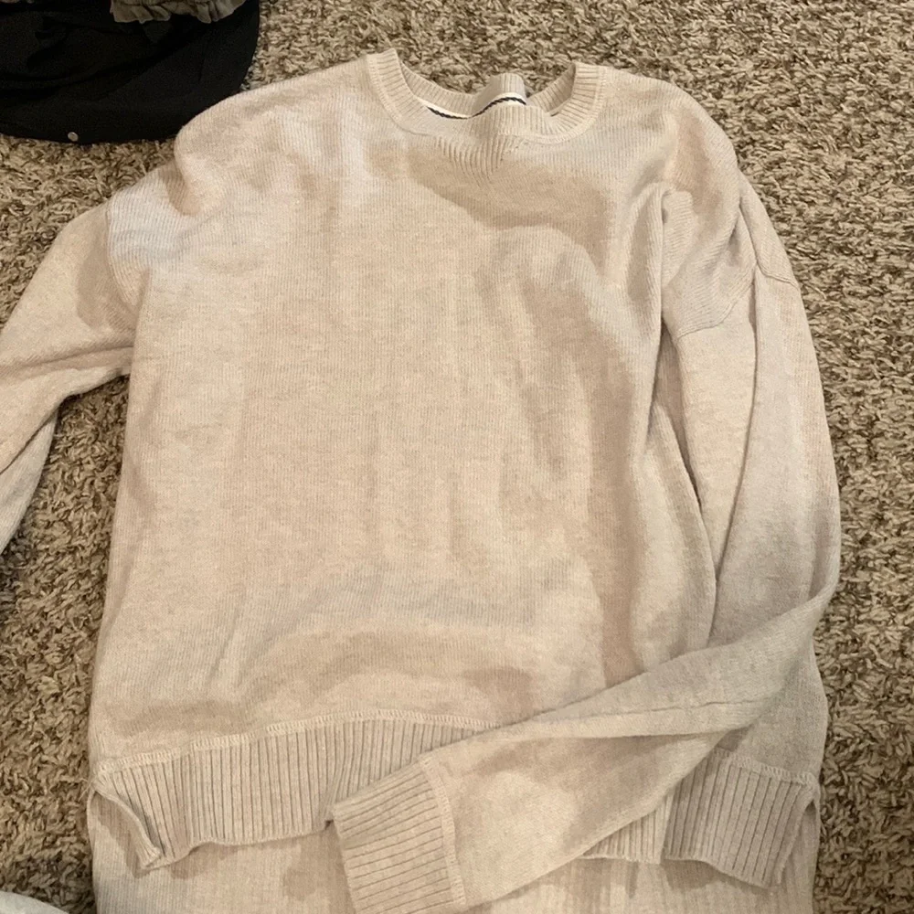 sweater - Picture 1 of 2